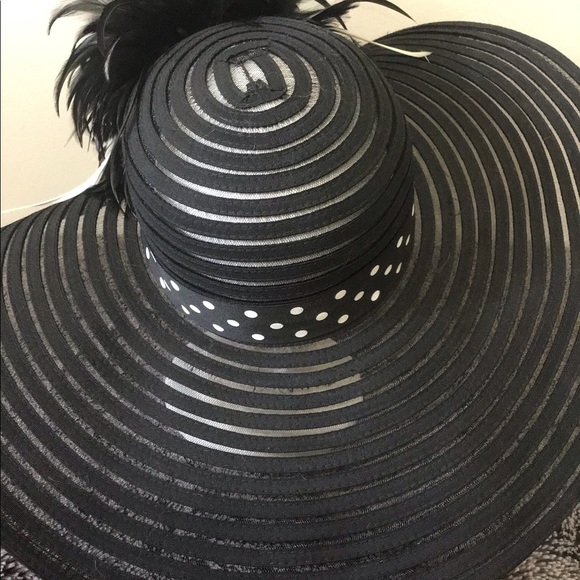 Beautiful Black And White Derby Hat - Picture 2 of 3